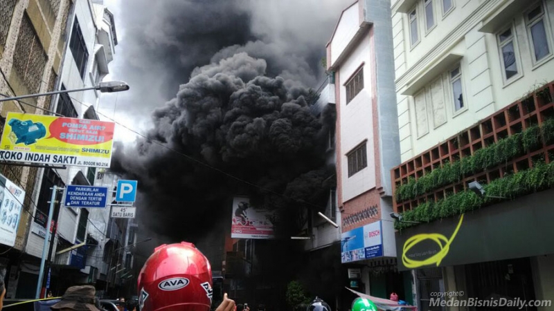  Toko  Cat  di  Jalan Bogor Medan  Terbakar Peristiwa 