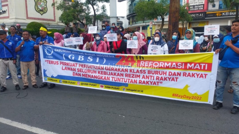 Serikat Buruh Sumut Gelar Aksi Demo Damai di Jalan Gatot Subroto   | Berita Medan Hari Ini