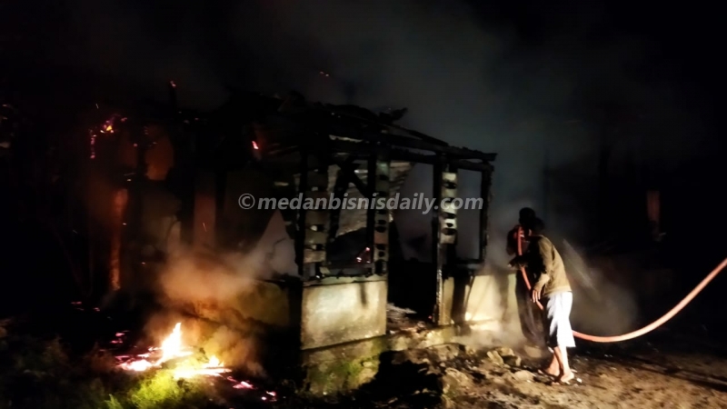 Ditinggal ke Pasar Malam, 2 Rumah Terbakar di Sitinjo Dairi | Berita Medan Hari Ini