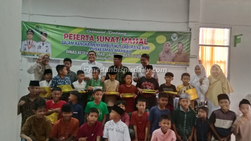 Sambut HUT ke-18 Labura, Puskesmas Marbau Gelar Khitanan Massal untuk 45 Anak