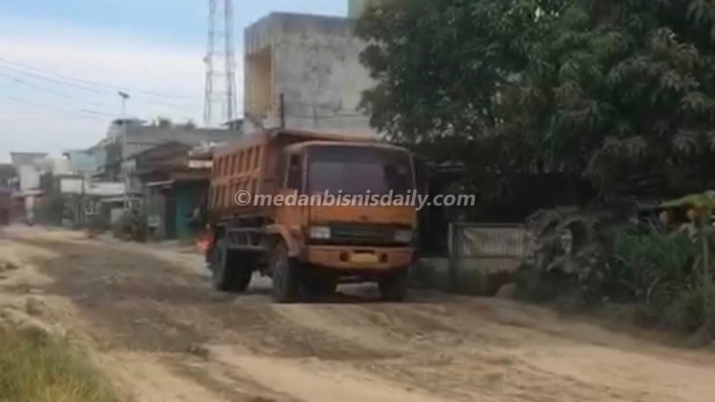 Jalan Rusak Parah di Galang Deli Serdang, Bobby Nasution: Diperbaiki Mulai Tahun Ini, Pemicu Utama Aktivitas Galian C Ilegal!