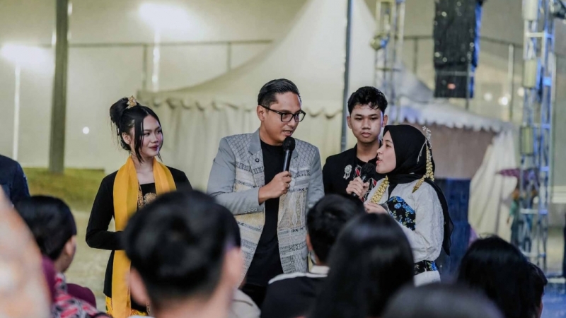 Rico Waas Berdialog di Tengah Hujan Bersama Peserta Youth City Changers, Ajak Pemuda Jadi Agen Perubahan