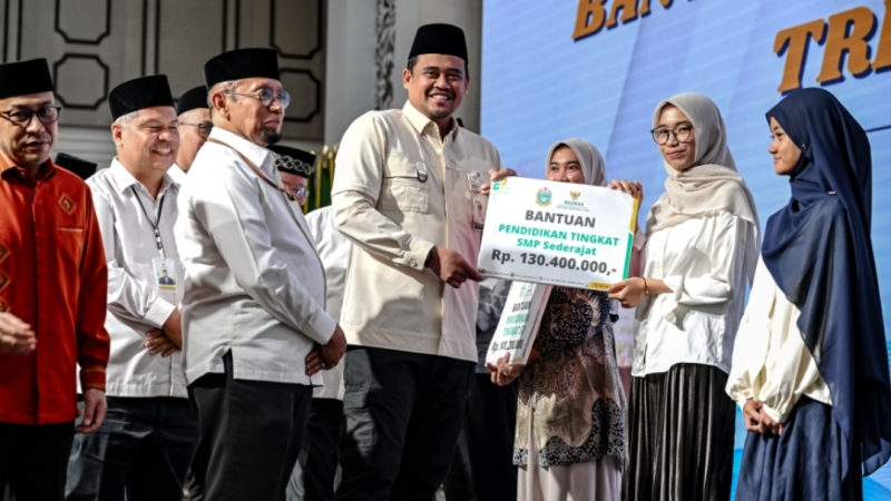 Gubernur Bobby Nasution Salurkan ZIS Rp3,5 Miliar ke 5.051 Penerima Manfaat