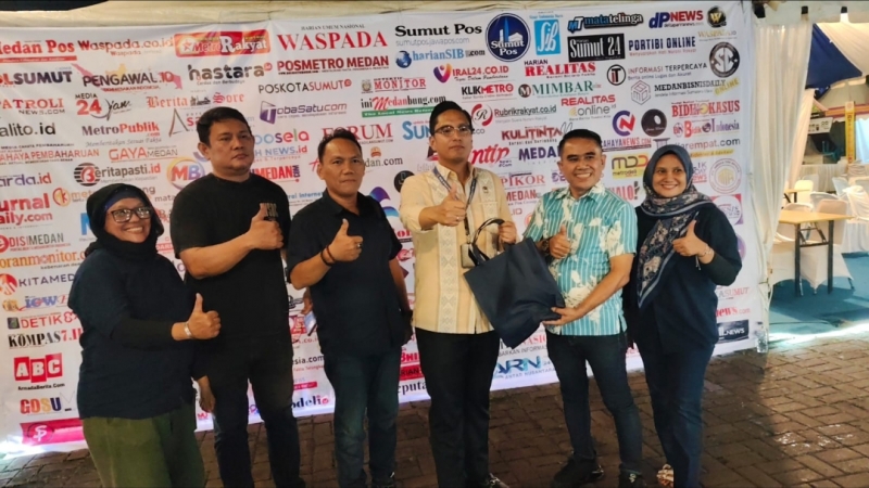 Rico Waas Bangga Stand PWPM Hadir di Bazaar Kuliner UMKM APEKSI 2026, Borong Produk Lokal dan Doakan Sukses