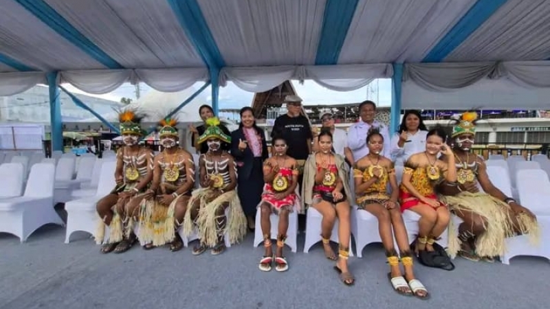 Tifa Papua dan Ulos Batak Berpadu, KSBN Papua Selatan Hipnotis Ribuan Penonton Geotourism Festival Samosir
