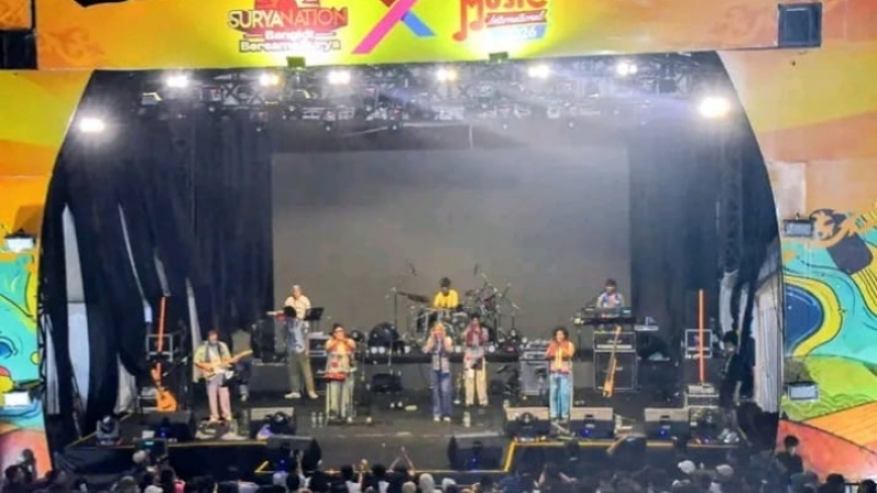 Musisi Dunia Nyanyikan Lagu Batak, Samosir Music International Tuai Decak Kagum Ribuan Wisatawan