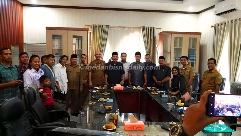 DPRD Langkat dan Camat Hinai Dukung Pedagang Tolak Pembangunan Koperasi Desa Merah Putih