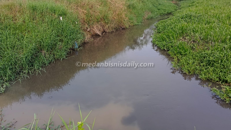 Sungai Rampah Menghitam, Warga Sergai Duga Tercemar Limbah dari Hulu