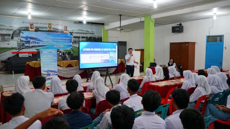 KAI Bandara Edukasi 150 Pelajar SMA Negeri 1 Lubuk Pakam dan Perkenalkan Layanan Baru